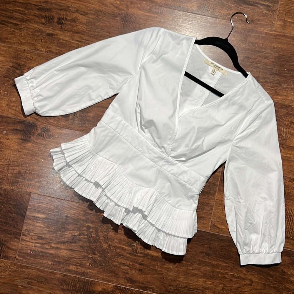 Free generation White puffer sleeves blouse